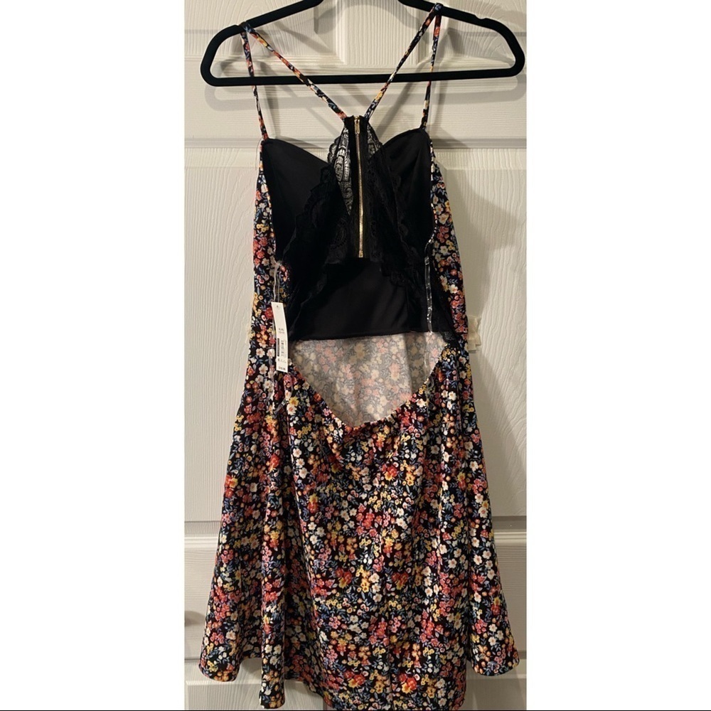 Dress - Picture 2 of 4